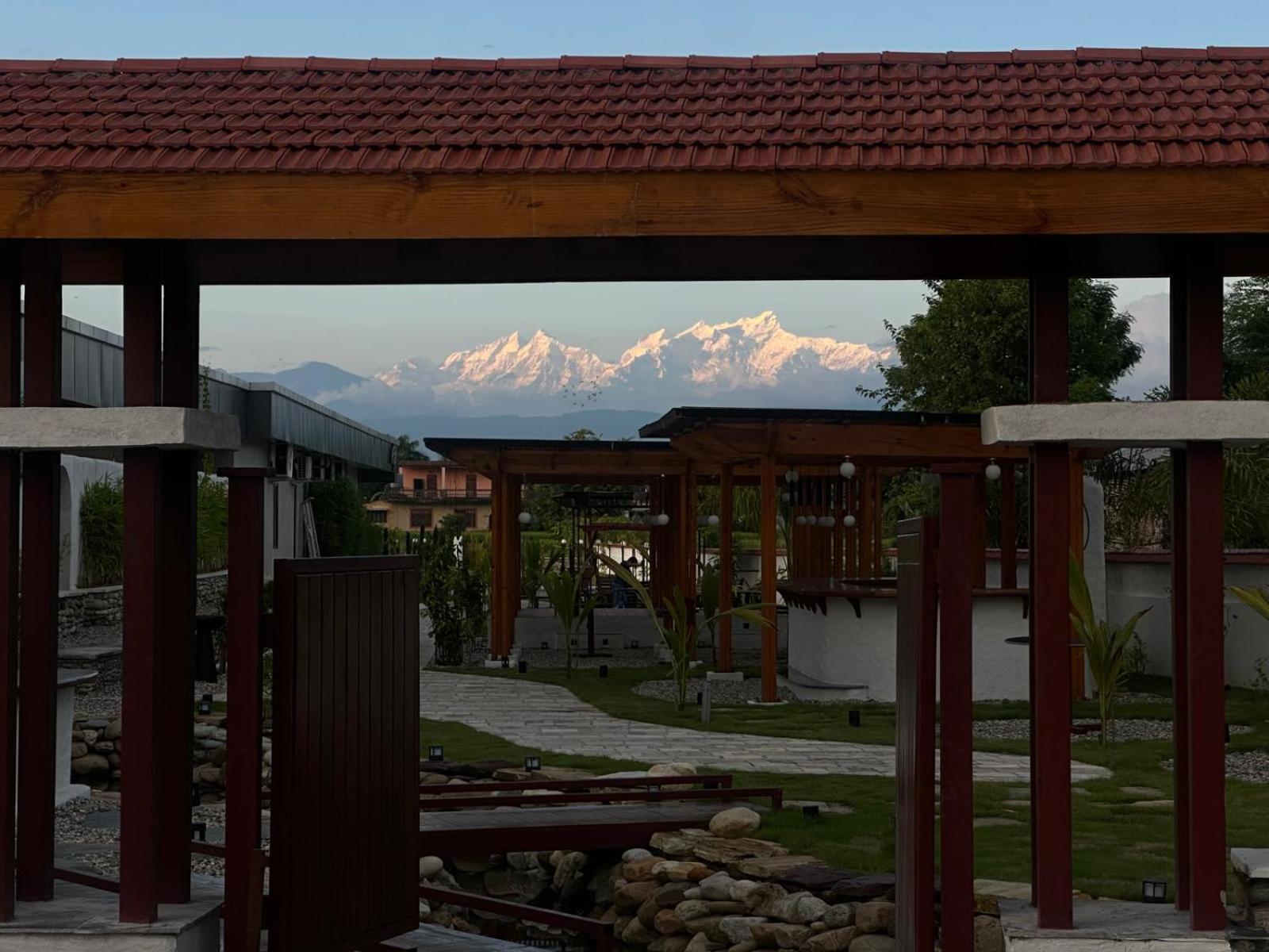 Hotel Aikawa Sauraha Luaran gambar